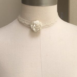 Cream rose 🌹 choker adjustable gold chain